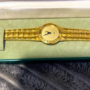 Gucci ladies petite gold tone watch